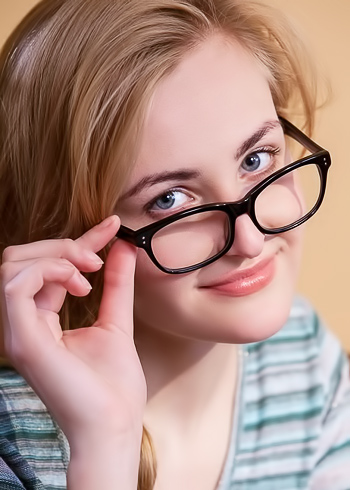 Geek babe takes off her classes and panties to play