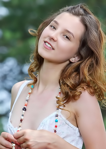 Cute teen babe getting naked on a picnic in the forest