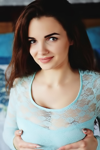 Close up shaved pussy shot from a brunette teen babe