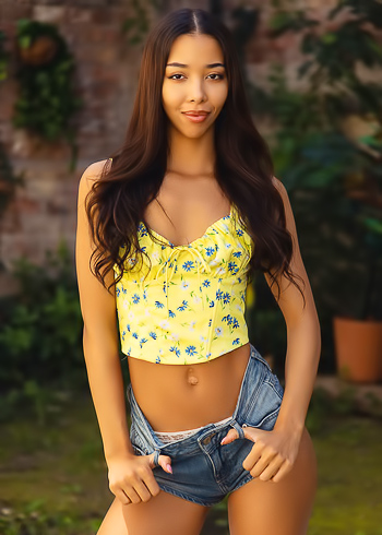 Lia Lin Shows Off Her Peachy Bottom In Bun-hugging Jean Shorts