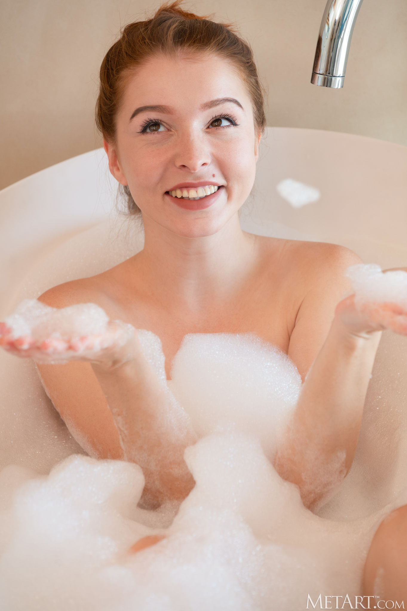 Mary Fox Bathes Her Curvaceous Body In Suds And Smiles Naughtily At The Camera
