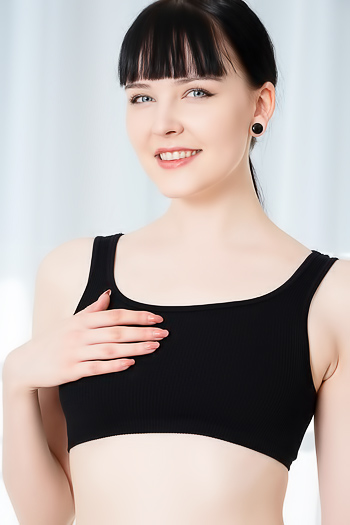 Amelia Riven finds blissful allure in yoga with graceful stretches and sensual poses